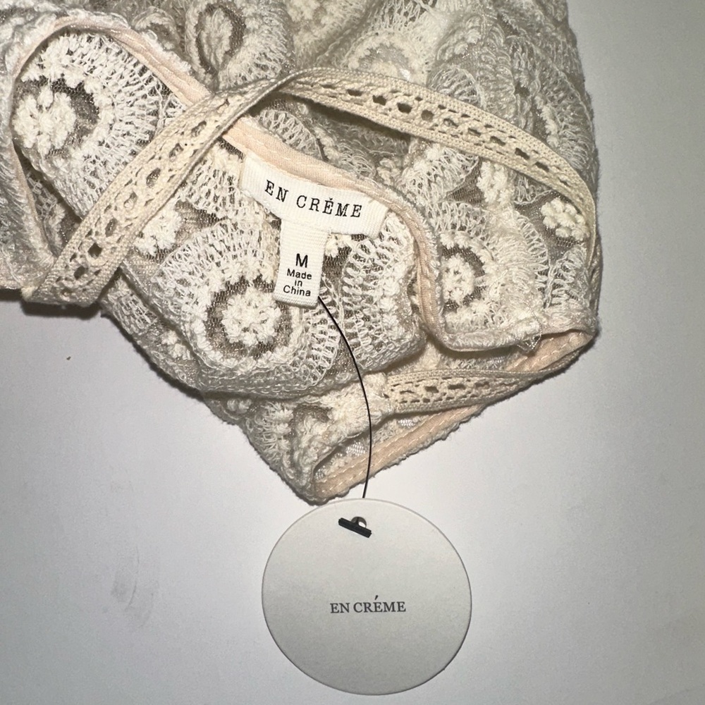 NWT En Creme Strappy Cream Lace Embroidered Sheer Tank Top Size M Razorback - Picture 3 of 7